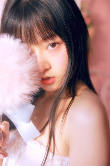 没戴奶罩两个乳头突出来